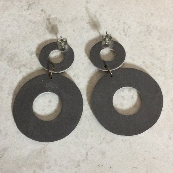 NWT tan print double circle 2.5” drop earrings - Picture 4 of 7